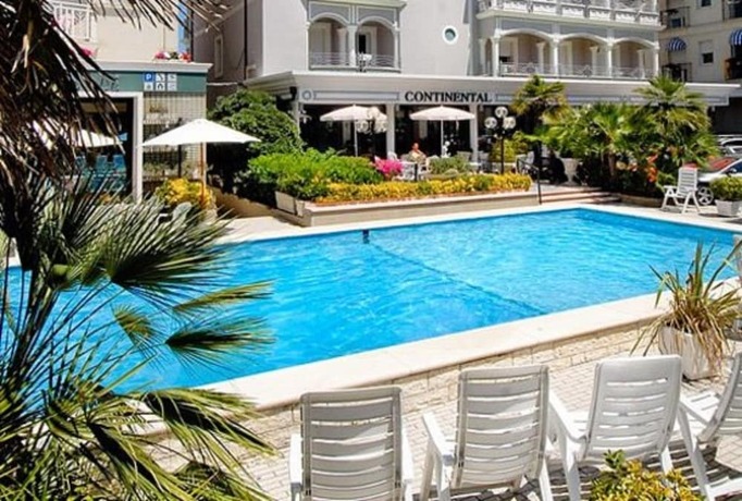 Imagen de la piscina del Hotel Continental, Cattolica. Foto 20