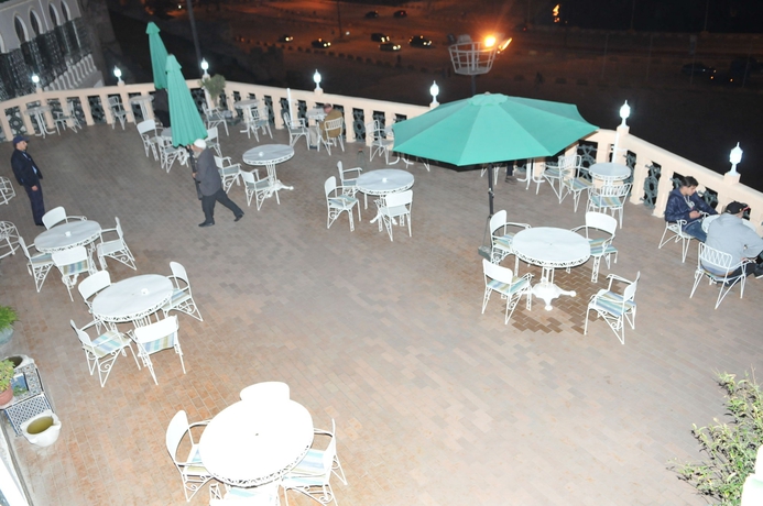 Imagen del bar/restaurante del Hotel Continental, Dar Barroud. Foto 2