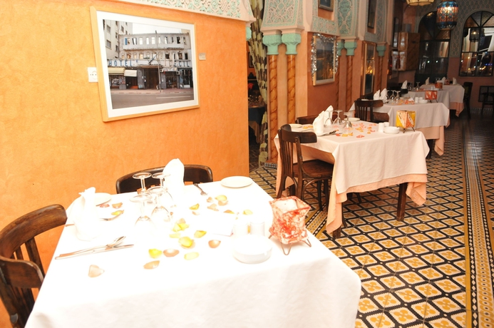 Imagen del bar/restaurante del Hotel Continental, Dar Barroud. Foto 5