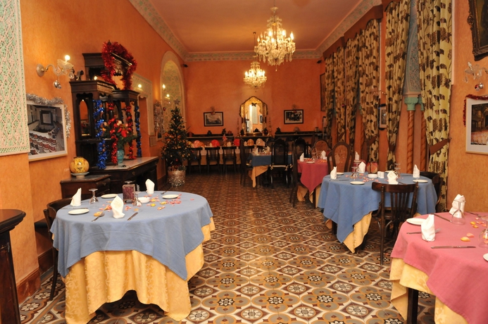 Imagen del bar/restaurante del Hotel Continental, Dar Barroud. Foto 6