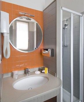 Imagen de la habitación del Hotel Continental, Fano. Foto 9