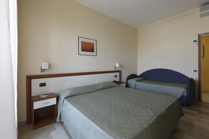 Imagen de los interiores del Hotel Continental, Fano. Foto 15