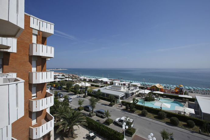 Imagen de la habitación del Hotel Continental, Fano. Foto 13