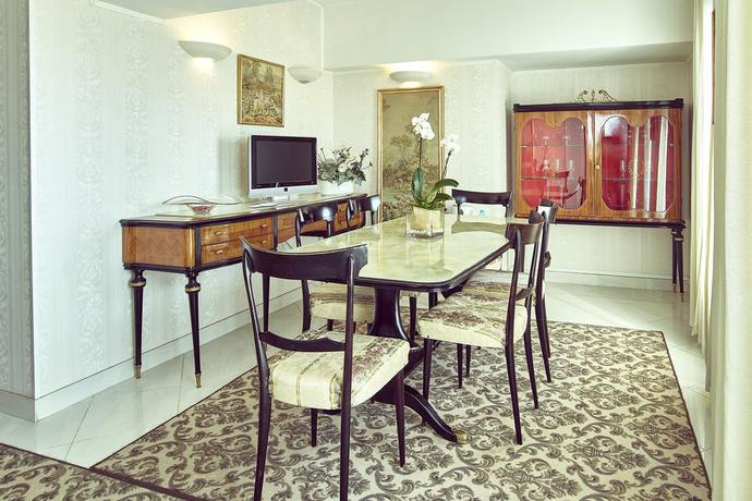 Imagen de los interiores del Hotel Continental Forum Arad. Foto 12