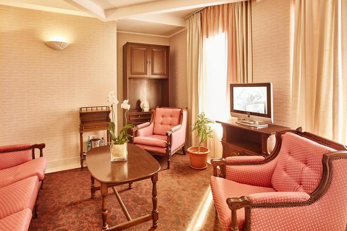 Imagen de los interiores del Hotel Continental Forum Arad. Foto 13