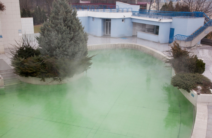 Imagen de la piscina del Hotel Continental Forum Oradea. Foto 13
