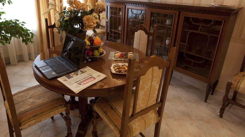 Imagen de la habitación del Hotel Continental Forum Oradea. Foto 5