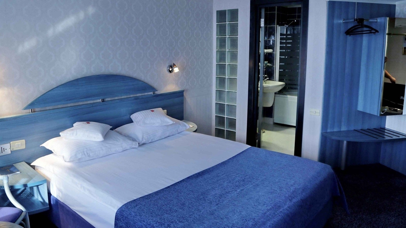 Imagen de la habitación del Hotel Continental Forum Oradea. Foto 7