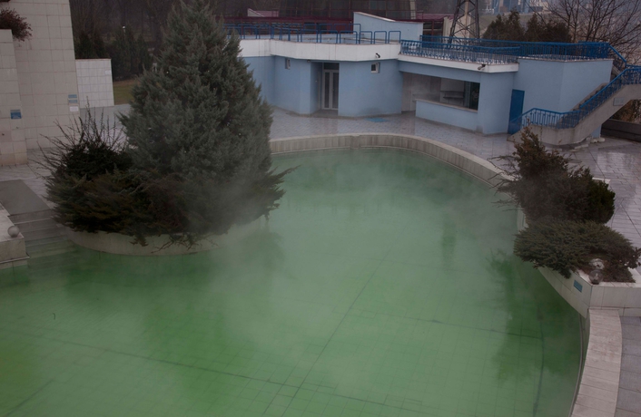 Imagen de la piscina del Hotel Continental Forum Oradea. Foto 14