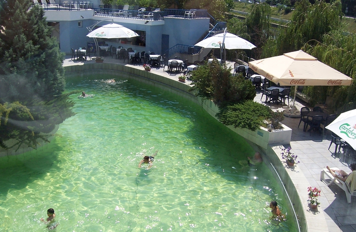 Imagen de la piscina del Hotel Continental Forum Oradea. Foto 16