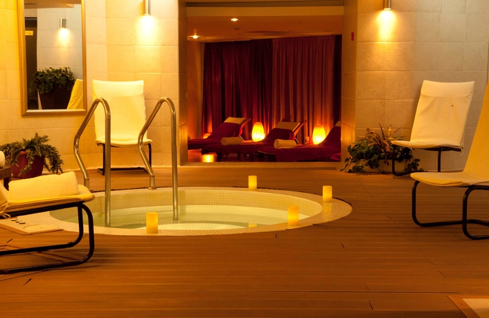 Imagen de la piscina del Hotel Continental Forum Sibiu. Foto 15