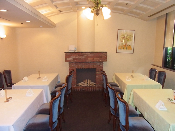 Imagen del bar/restaurante del Hotel Continental, Fuchu. Foto 4