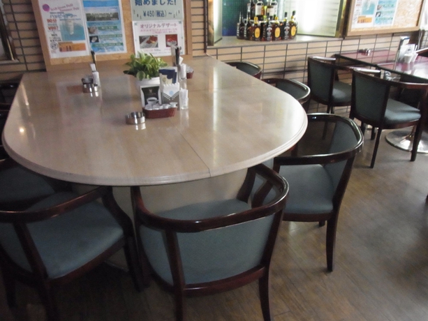 Imagen del bar/restaurante del Hotel Continental, Fuchu. Foto 6