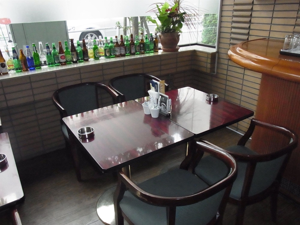 Imagen del bar/restaurante del Hotel Continental, Fuchu. Foto 11