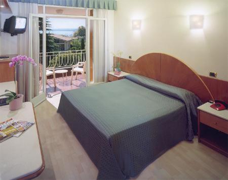 Imagen de la habitación del Hotel Continental, Garda. Foto 9