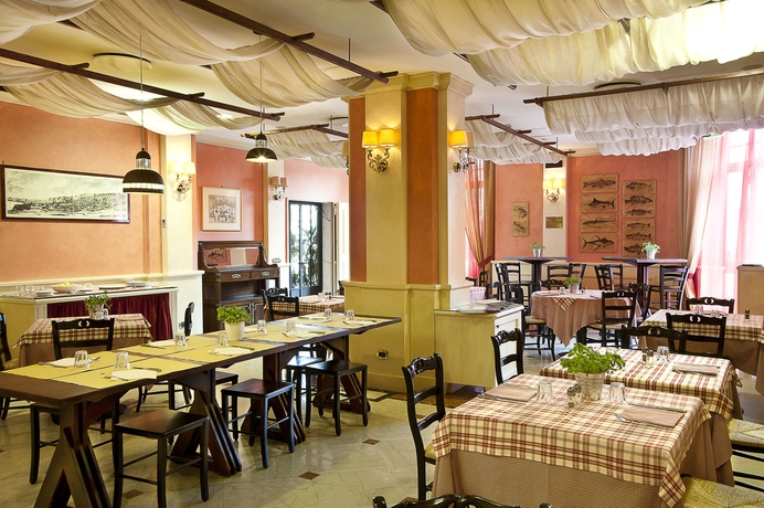 Imagen del bar/restaurante del Hotel Continental Genova. Foto 5