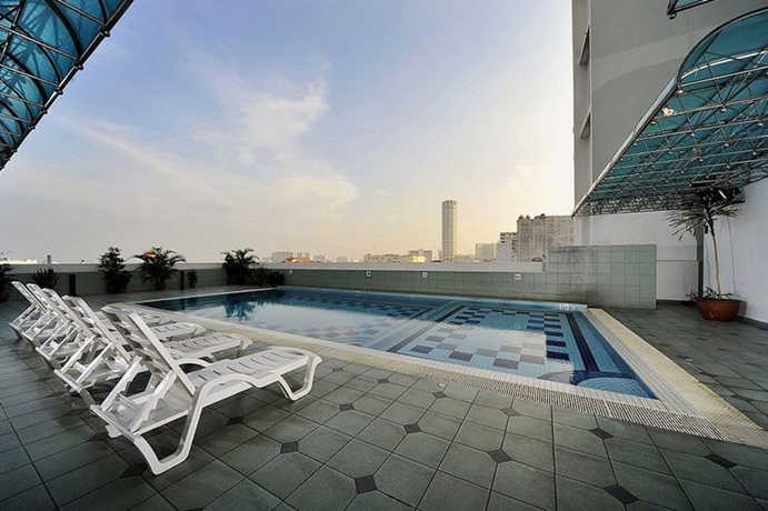 Imagen de la piscina del Hotel Continental, George Town. Foto 16