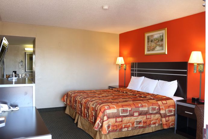 Imagen de la habitación del Hotel Continental Inn And Suites. Foto 6