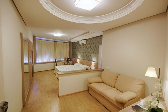 Imagen de los interiores del Hotel Continental Inn. Foto 9