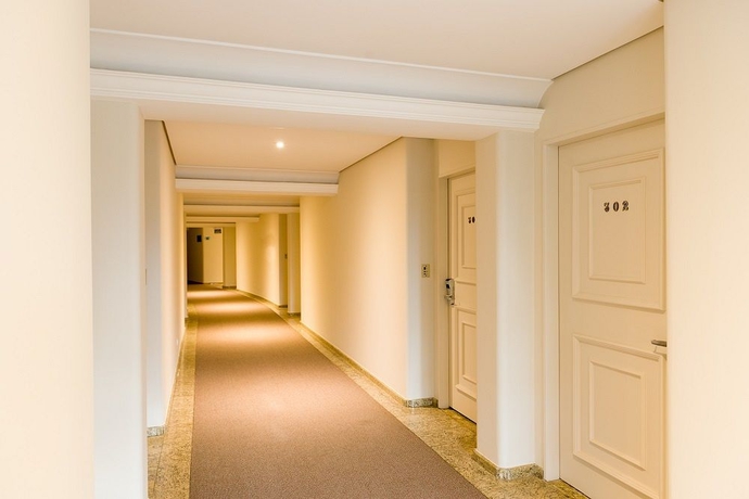 Imagen de los interiores del Hotel Continental Inn. Foto 11