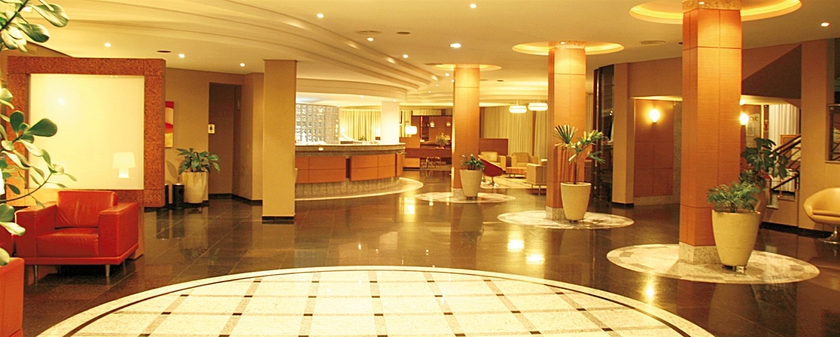 Imagen de los interiores del Hotel Continental Inn. Foto 12