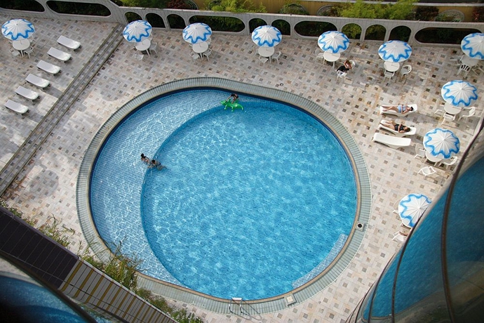 Imagen de la piscina del Hotel Continental Inn. Foto 15