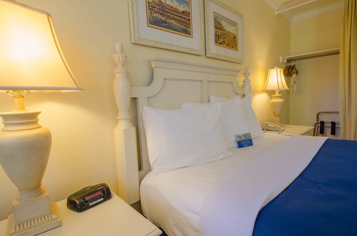 Imagen de la habitación del Hotel Continental Inn, Santa Cruz. Foto 4