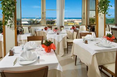 Imagen del bar/restaurante del Hotel Continental, Milano Marittima. Foto 3