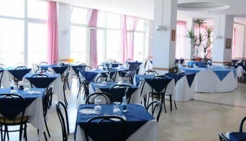 Imagen del bar/restaurante del Hotel Continental, Pesaro. Foto 3