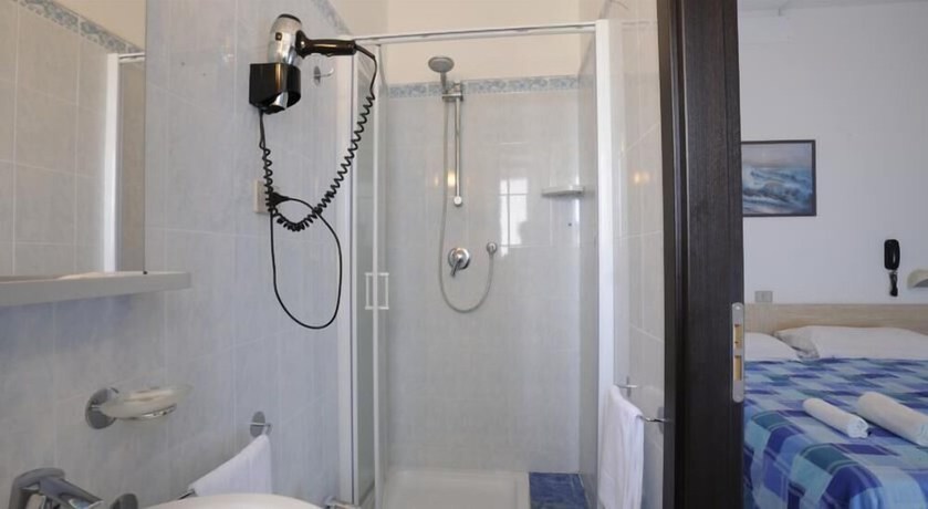 Imagen de la habitación del Hotel Continental, Pesaro. Foto 9