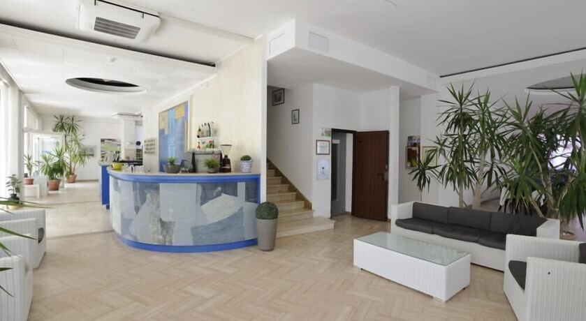 Imagen de los interiores del Hotel Continental, Pesaro. Foto 17
