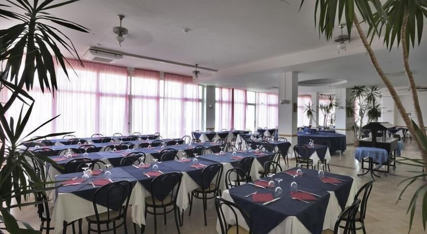 Imagen del bar/restaurante del Hotel Continental, Pesaro. Foto 5