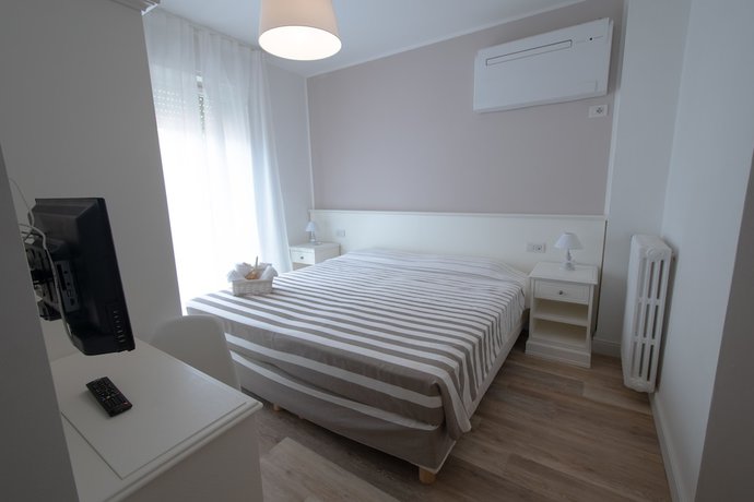 Imagen de la habitación del Hotel Continental, Pietra Ligure. Foto 2