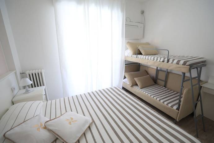 Imagen de la habitación del Hotel Continental, Pietra Ligure. Foto 9