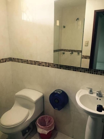 Imagen de la habitación del Hotel Continental Plaza. Foto 7
