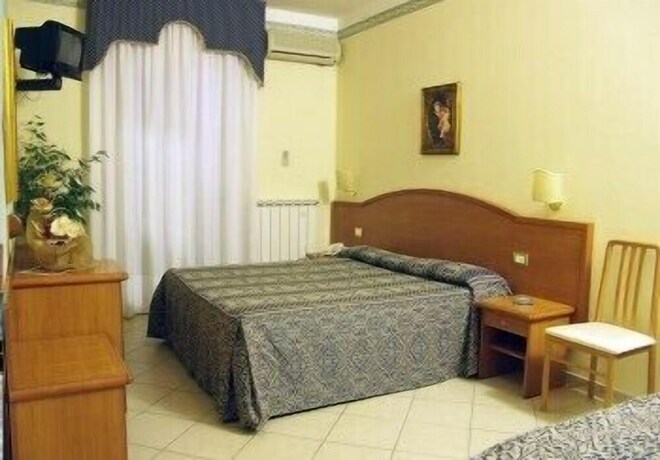 Imagen de la habitación del Hotel Continental, Pozzallo. Foto 19