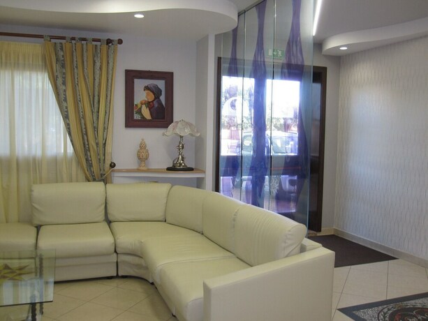 Imagen de los interiores del Hotel Continental, Pozzallo. Foto 29