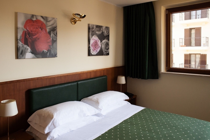 Imagen de la habitación del Hotel Continental, Reggio di Calabria. Foto 3