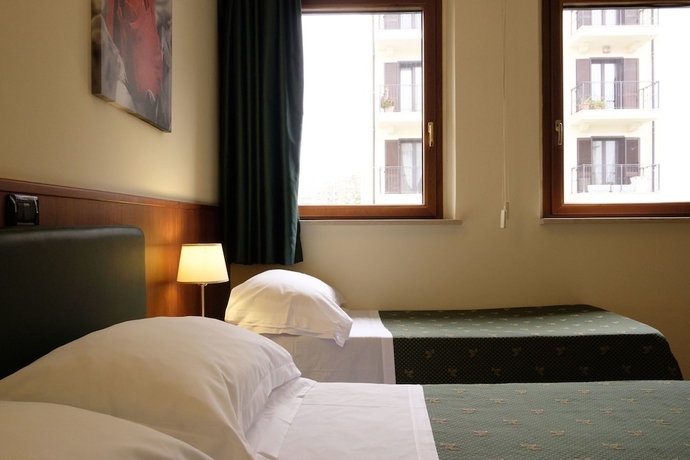 Imagen de la habitación del Hotel Continental, Reggio di Calabria. Foto 6