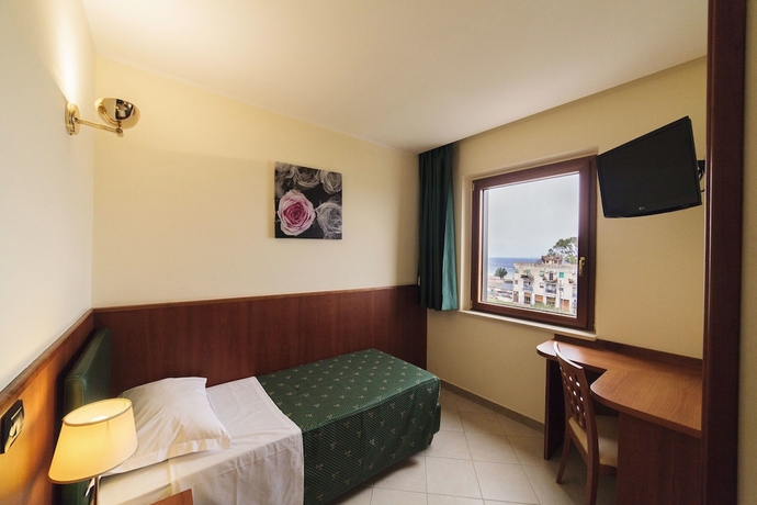 Imagen de la habitación del Hotel Continental, Reggio di Calabria. Foto 9