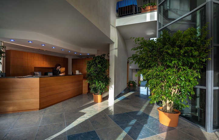 Imagen de los interiores del Hotel Continental Resort. Foto 11