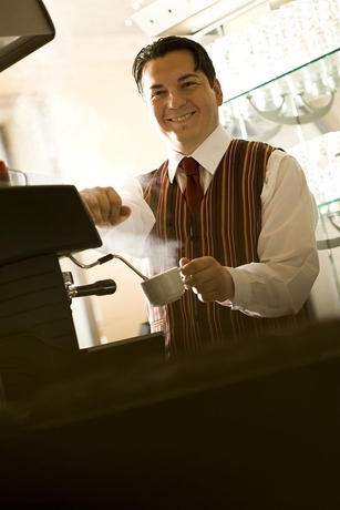 Imagen del bar/restaurante del Hotel Continental, Rijeka. Foto 4