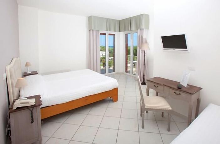 Imagen de la habitación del Hotel Continental, Senigallia. Foto 5