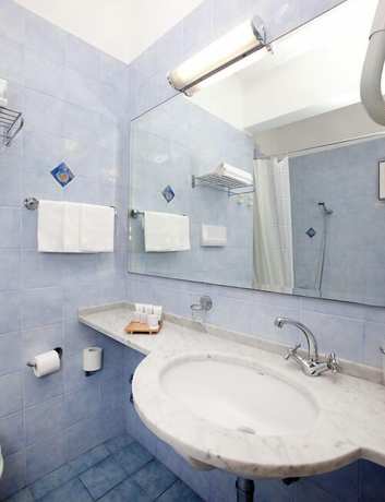 Imagen de la habitación del Hotel Continental, Senigallia. Foto 9