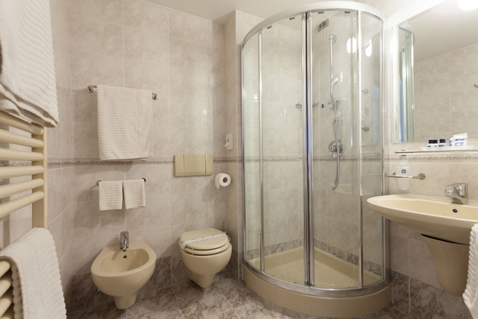 Imagen de la habitación del Hotel Continental - Tonellihotels. Foto 8