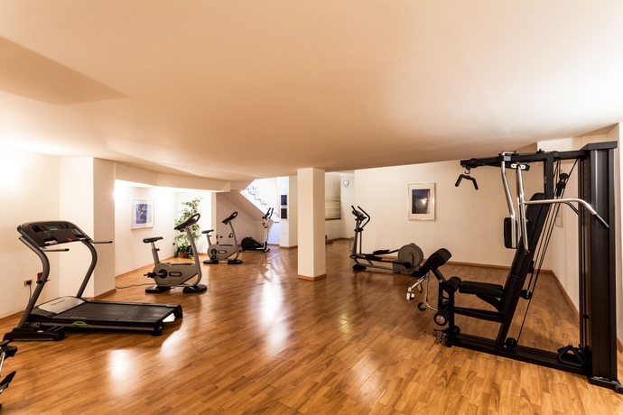 Imagen de los interiores del Hotel Continental - Tonellihotels. Foto 14