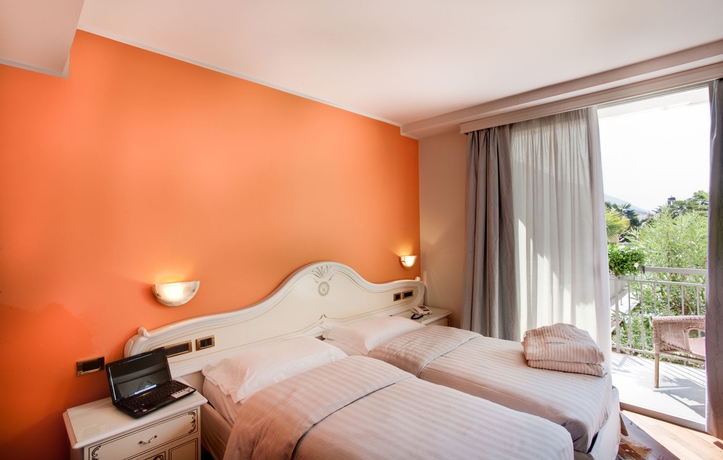 Imagen de la habitación del Hotel Continental - Tonellihotels. Foto 9