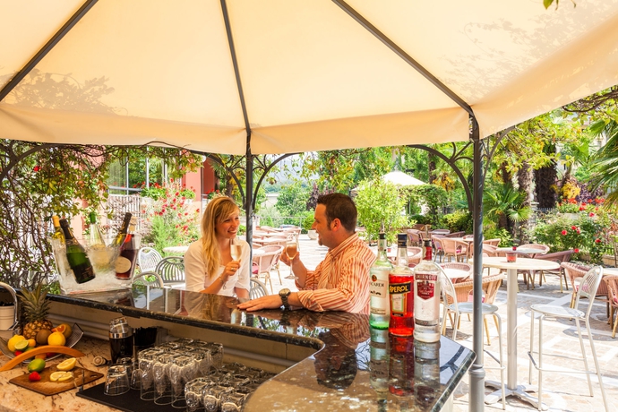 Imagen del bar/restaurante del Hotel Continental - Tonellihotels. Foto 6