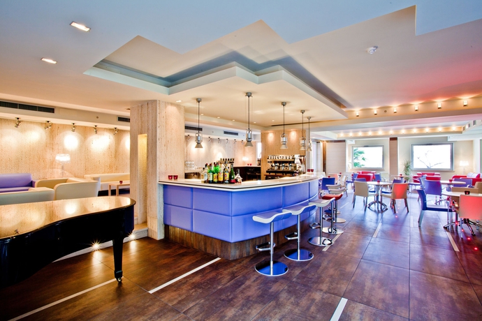 Imagen del bar/restaurante del Hotel Continental - Tonellihotels. Foto 7