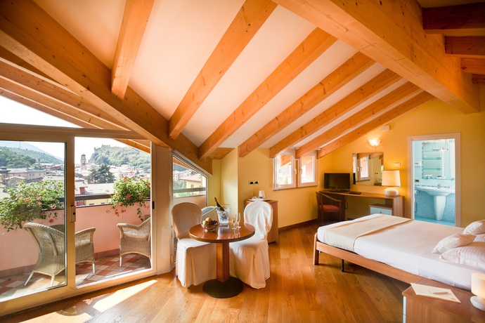 Imagen de la habitación del Hotel Continental - Tonellihotels. Foto 12